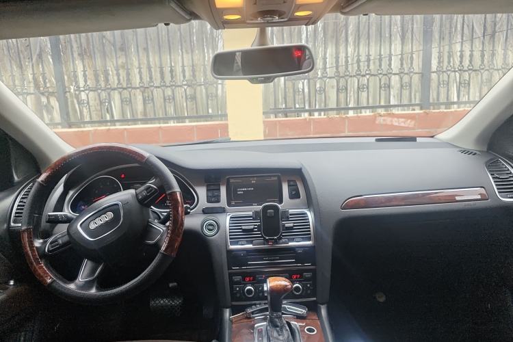Used Audi Q7 2011 3.0 TFSI Ambition (200kW) Center Console