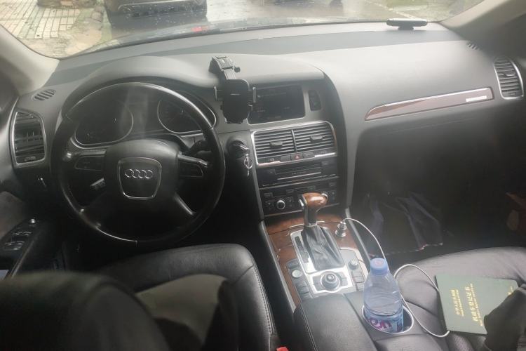 Used Audi Q7 2011 3.0 TFSI Comfort (200kW) Center Console