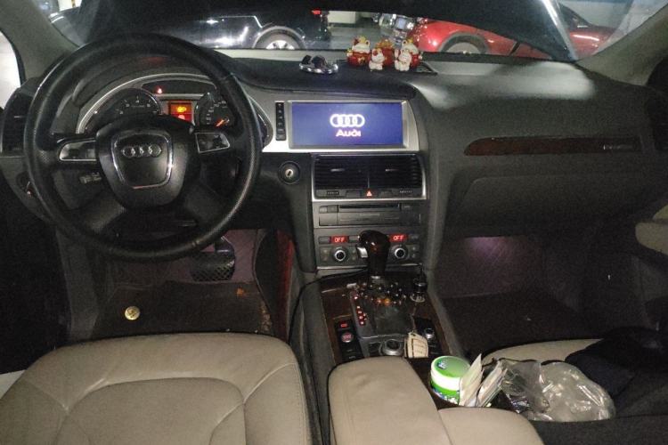 Used Audi Q7 2011 3.0 TFSI Comfort (200kW) Center Console