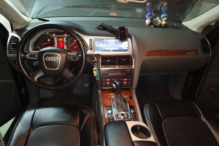 Used Audi Q7 2011 3.0 TFSI Technology (200kW) Center Console