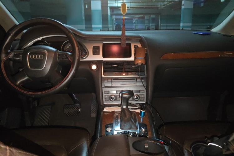 Used Audi Q7 2011 3.0 TFSI Ambition (200kW) Center Console