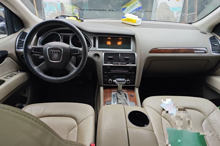 Used Audi Q7 2011 3.0 TFSI Ambition (200kW) Center Console
