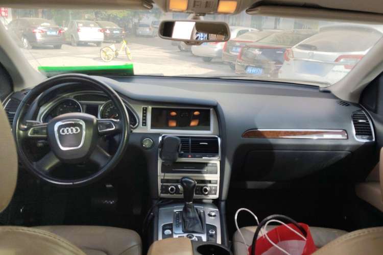 Used Audi Q7 2011 3.0 TFSI Technology Model (245kW) Center Console