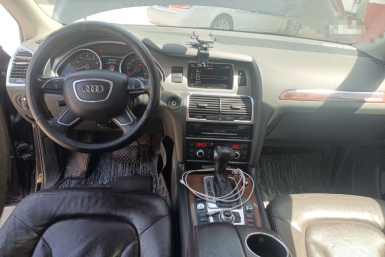 Used Audi Q7 2011 3.0 TFSI Ambition (200kW) Center Console