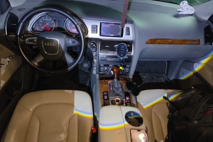 Used Audi Q7 2011 3.0 TFSI Comfort (200kW) Center Console