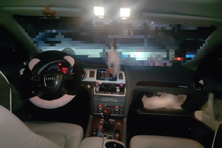 Used Audi Q7 2011 3.0 TFSI Comfort (200kW) Center Console