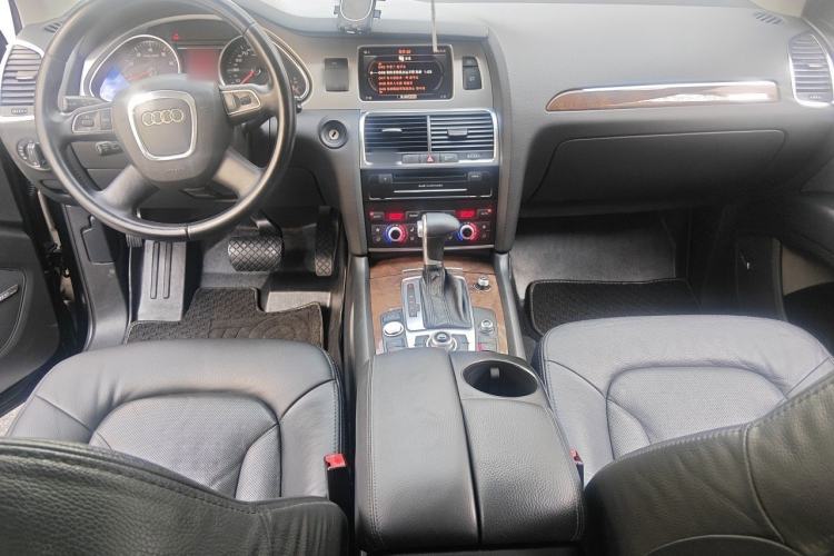 Used Audi Q7 2011 3.0 TFSI Technology (200kW) Center Console