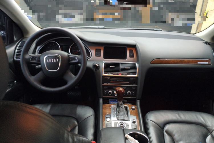Used Audi Q7  Center Console