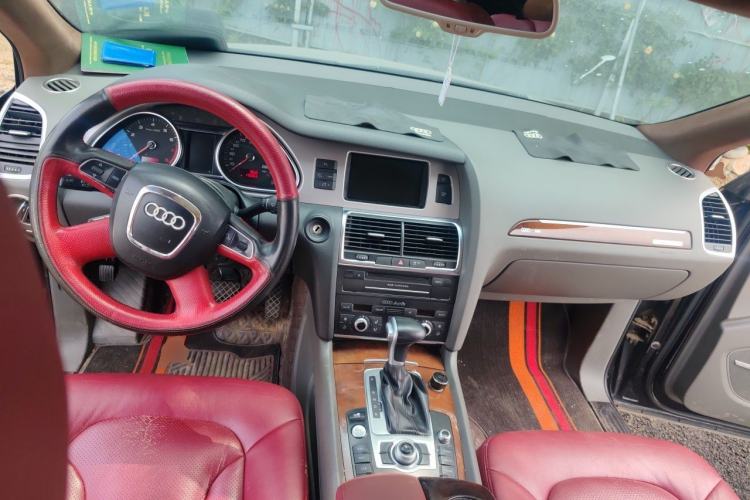 Used Audi Q7 2011 3.0 TFSI Ambition (200kW) Center Console