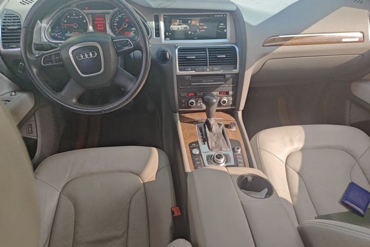 Used Audi Q7 2011 3.0 TFSI Ambition (200kW) Center Console