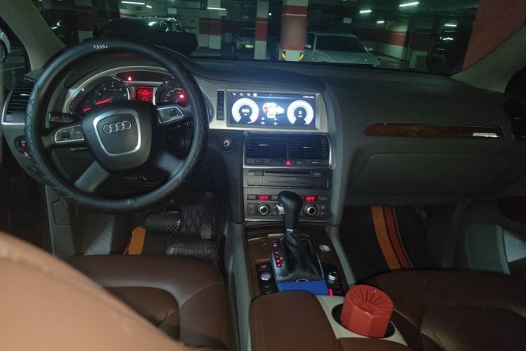 Used Audi Q7 2011 3.0 TFSI Ambition (200kW) Center Console
