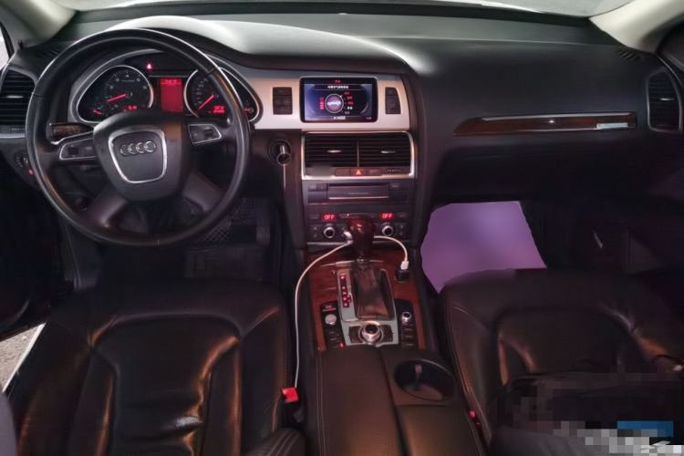 Used Audi Q7 2011 3.0 TFSI Comfort Model (245kW) Center Console
