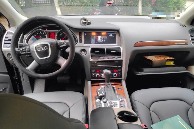 Used Audi Q7 2011 3.0 TFSI Technology Model (245kW) Center Console