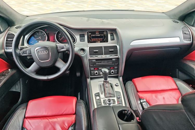 Used Audi Q7 2011 3.0 TFSI Comfort (200kW) Center Console