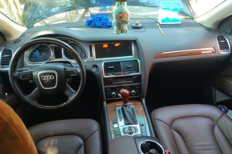 Used Audi Q7 2011 3.0 TFSI Comfort Model (245kW) Center Console