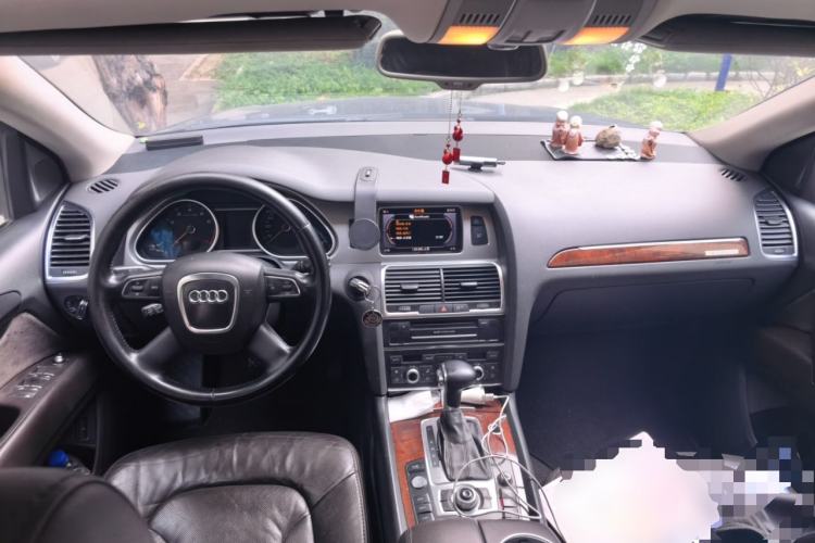 Used Audi Q7 2011 3.0 TFSI Ambition (200kW) Center Console