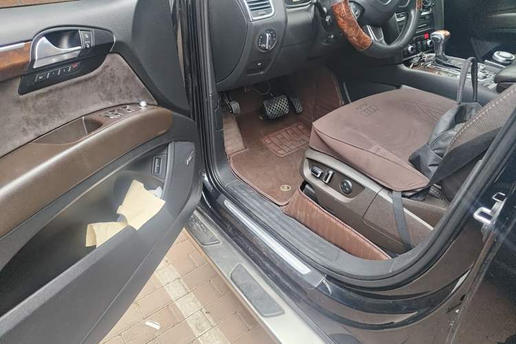 Used Audi Q7 2011 3.0 TFSI Ambition (200kW) Driver Seat