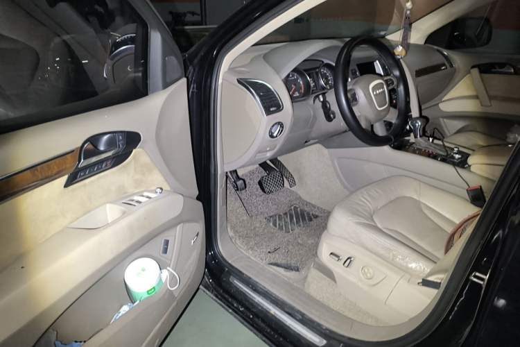 Used Audi Q7 2011 3.0 TFSI Technology (200kW) Driver Seat