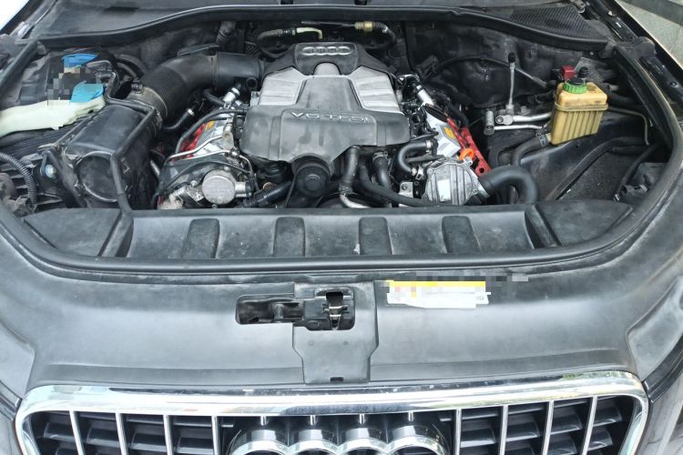 Used Audi Q7 2011 3.0 TFSI Comfort (200kW) Engine Bay