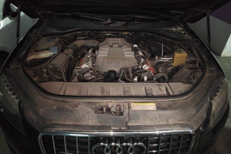 Used Audi Q7 2011 3.0 TFSI Ambition (200kW) Engine Bay