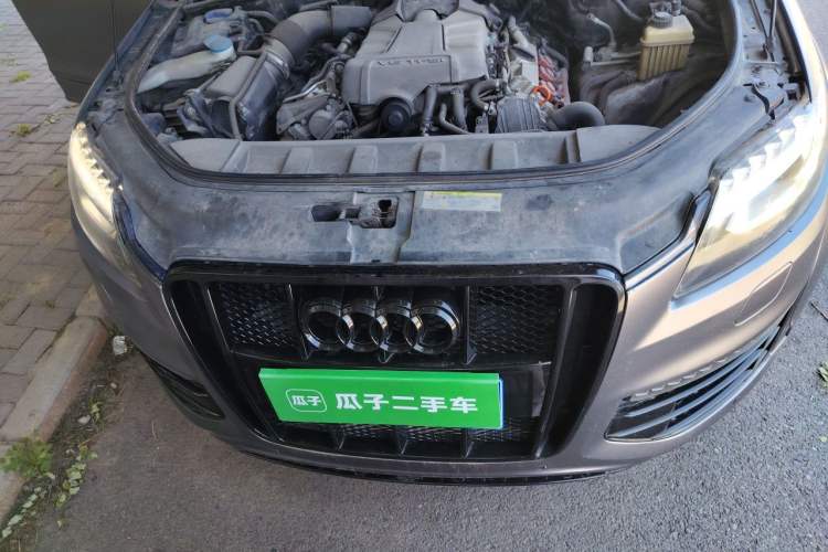 Used Audi Q7 2011 3.0 TFSI Comfort (200kW) Engine Bay