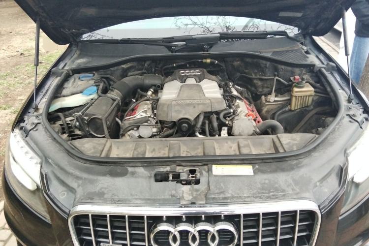 Used Audi Q7 2011 3.0 TFSI Comfort (200kW) Engine Bay