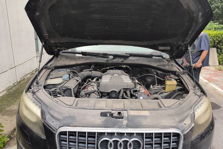 Used Audi Q7 2011 3.0 TFSI Technology (200kW) Engine Bay