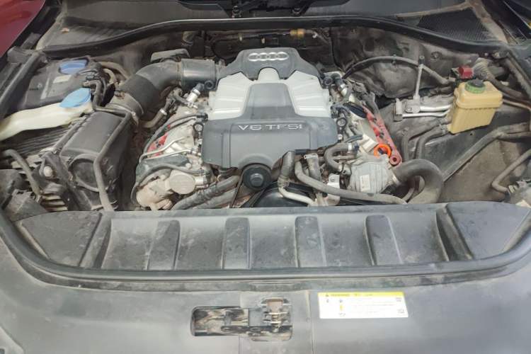 Used Audi Q7 2011 3.0 TFSI Ambition (200kW) Engine Bay