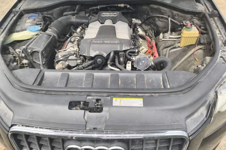 Used Audi Q7 2011 3.0 TFSI Comfort (200kW) Engine Bay