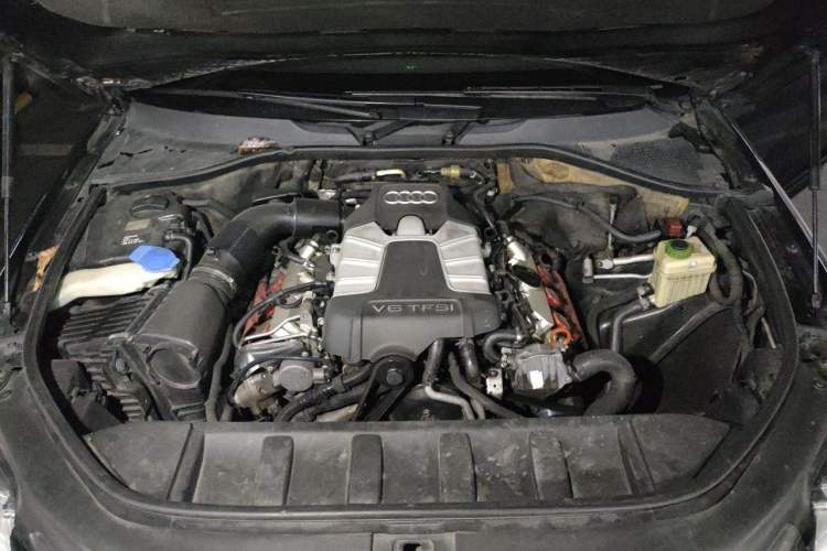 Used Audi Q7 2011 3.0 TFSI Comfort (200kW) Engine Bay
