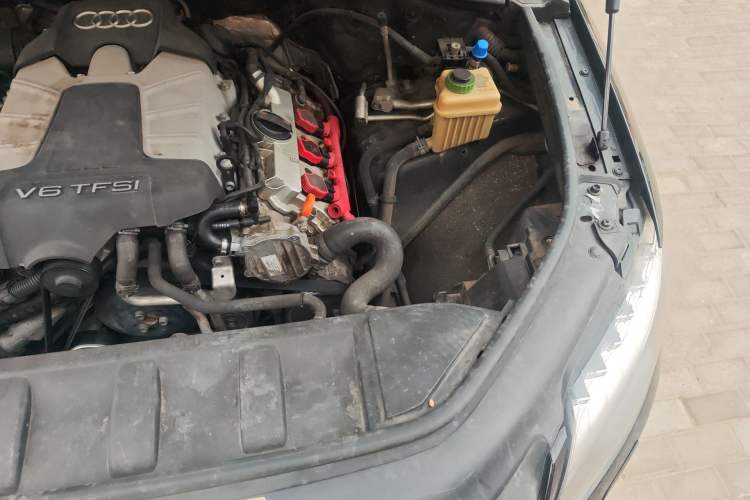 Used Audi Q7 2011 3.0 TFSI Ambition (200kW) Engine Bay Left