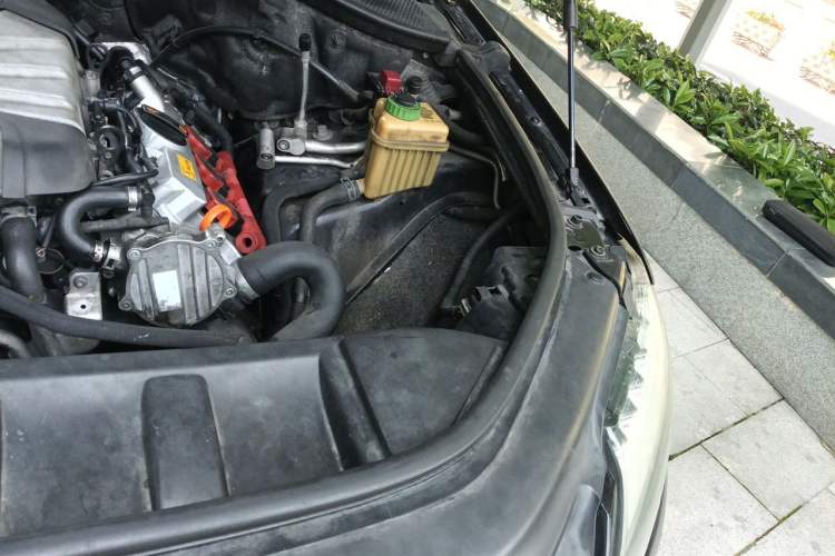 Used Audi Q7 2011 3.0 TFSI Comfort (200kW) Engine Bay Left