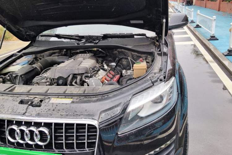 Used Audi Q7 2011 3.0 TFSI Ambition (200kW) Engine Bay Left
