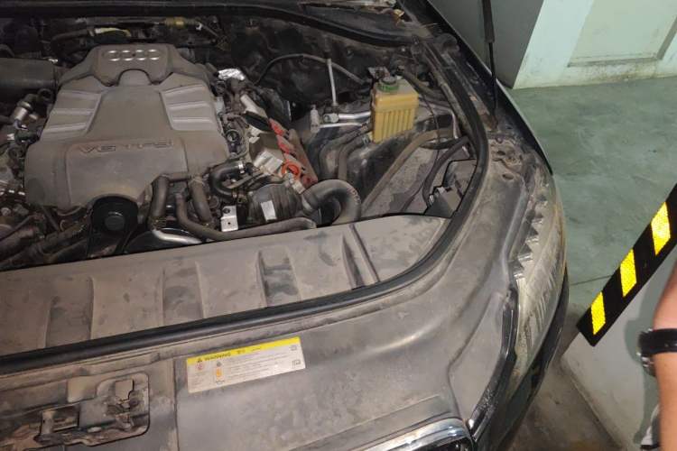 Used Audi Q7 2011 3.0 TFSI Ambition (200kW) Engine Bay Left