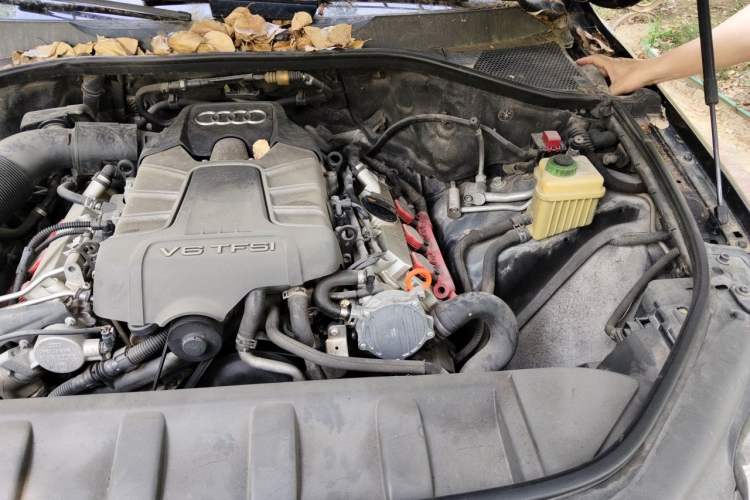 Used Audi Q7 2011 3.0 TFSI Technology (200kW) Engine Bay Left