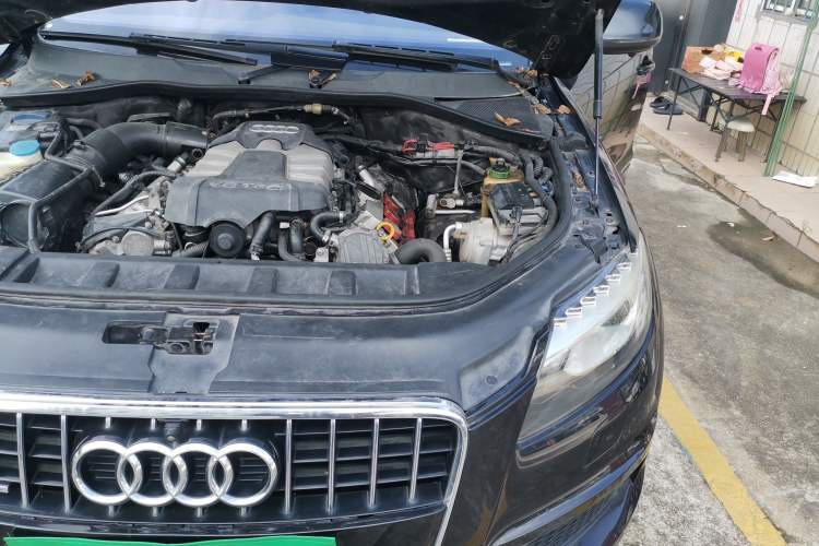 Used Audi Q7 2011 3.0 TFSI Comfort Model (245kW) Engine Bay Left