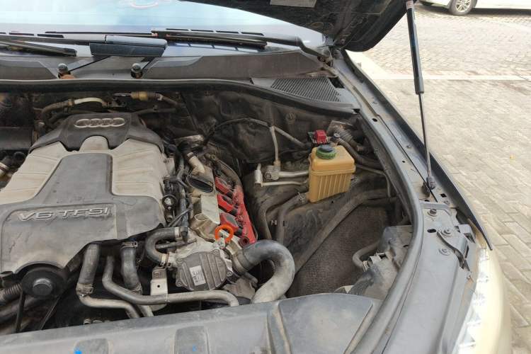 Used Audi Q7 2011 3.0 TFSI Ambition (200kW) Engine Bay Left