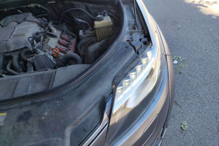 Used Audi Q7 2011 3.0 TFSI Comfort (200kW) Engine Bay Left