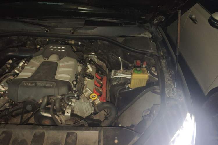 Used Audi Q7 2011 3.0 TFSI Comfort Model (245kW) Engine Bay Left