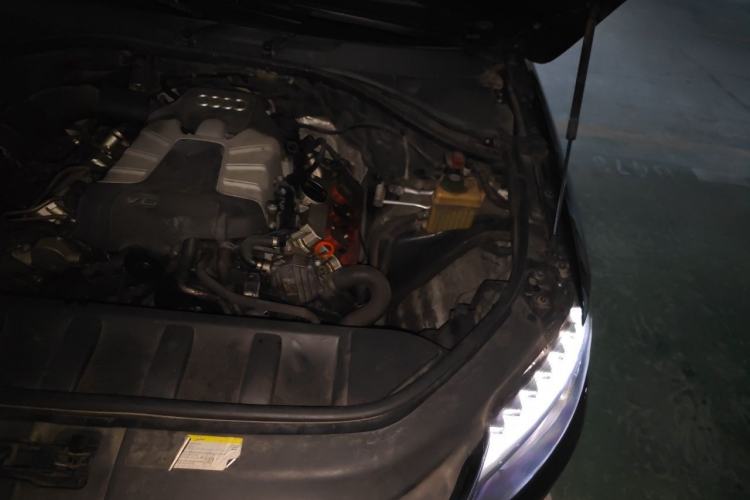 Used Audi Q7 2011 3.0 TFSI Ambition (200kW) Engine Bay Left