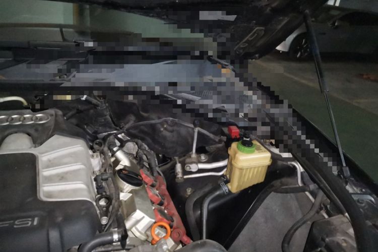 Used Audi Q7 2011 3.0 TFSI Comfort (200kW) Engine Bay Left