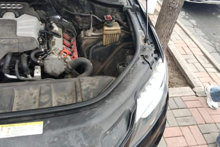 Used Audi Q7 2011 3.0 TFSI Comfort (200kW) Engine Bay Left