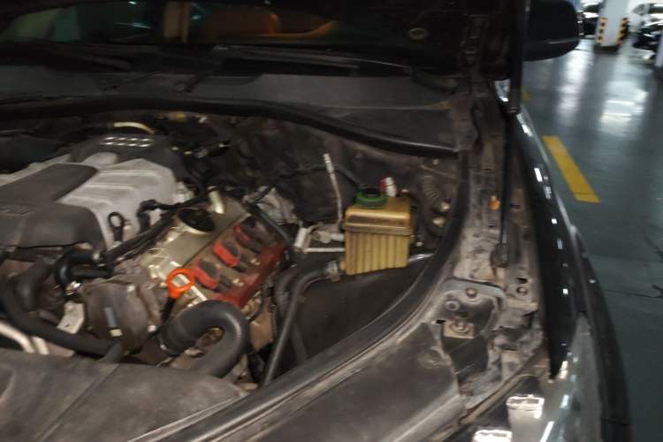 Used Audi Q7 2011 3.0 TFSI Technology (200kW) Engine Bay Left