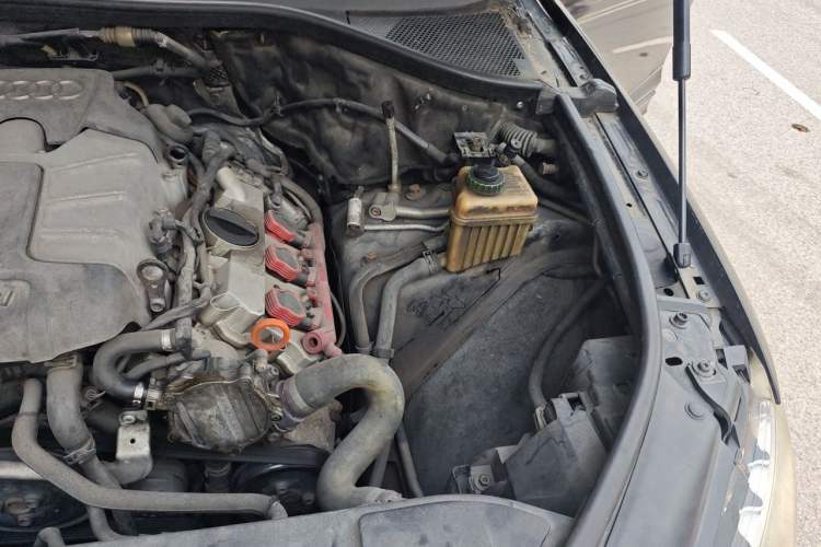 Used Audi Q7 2011 3.0 TFSI Technology (200kW) Engine Bay Left