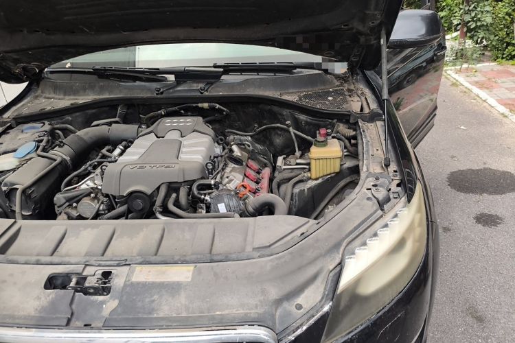 Used Audi Q7 2011 3.0 TFSI Technology (200kW) Engine Bay Left