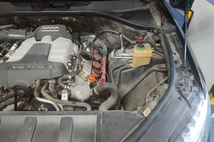 Used Audi Q7 2011 3.0 TFSI Ambition (200kW) Engine Bay Left
