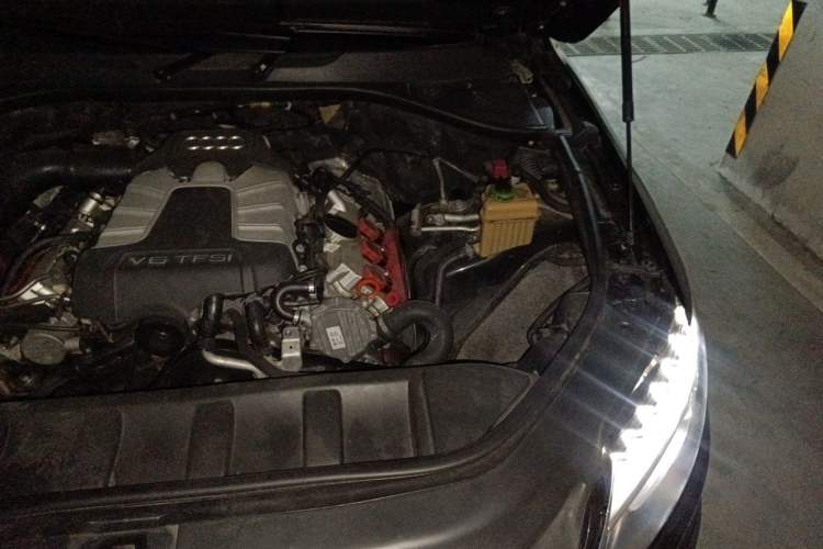 Used Audi Q7 2011 3.0 TFSI Exclusive (245kW) Engine Bay Left