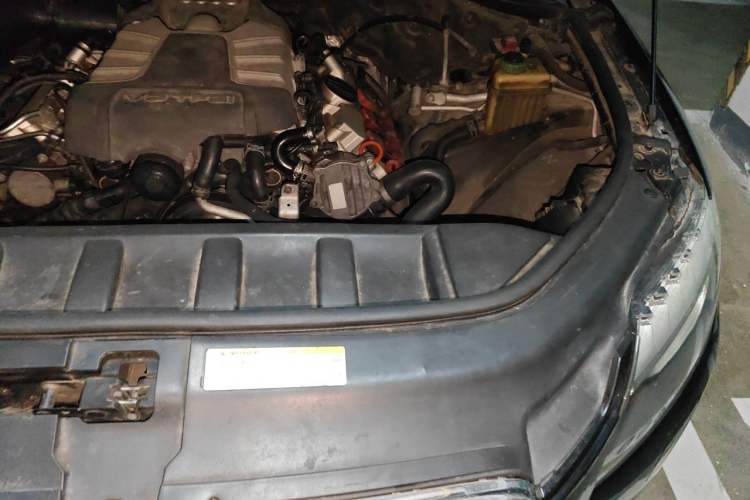 Used Audi Q7 2011 3.0 TFSI Ambition (200kW) Engine Bay Left