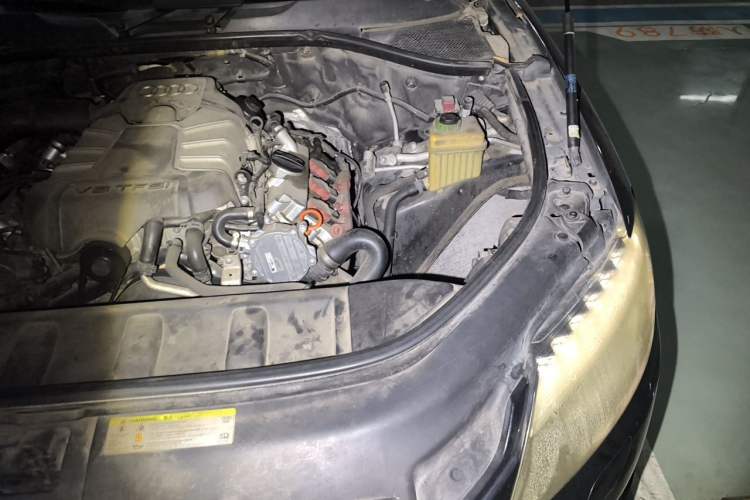 Used Audi Q7 2011 3.0 TFSI Technology (200kW) Engine Bay Left