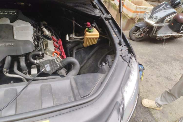Used Audi Q7 2011 3.0 TFSI Ambition (200kW) Engine Bay Left